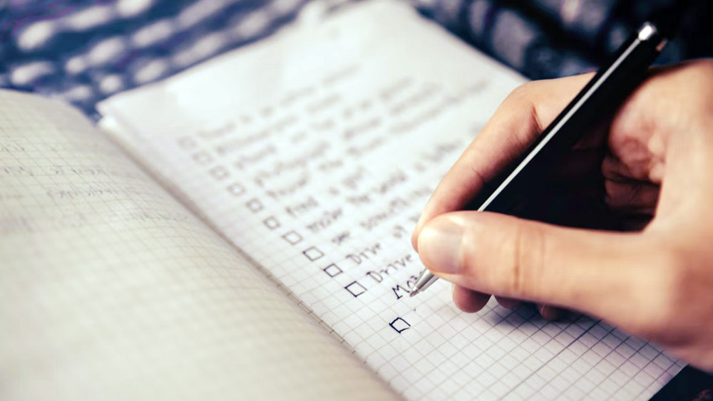 আবার অনেকের দৃঢ় ধারণা, আমরা নির্দিষ্ট সংস্থার পেন যাতে বেশি করে কিনি সেই কারণে ইচ্ছাকৃত ভাবে এই ছিদ্র রাখা হয়।