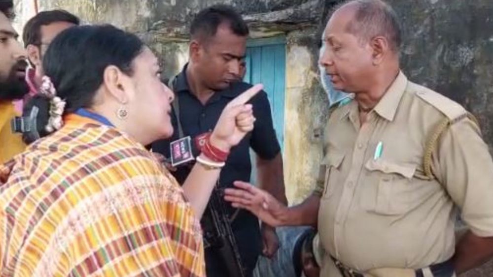 পুলিশের সঙ্গে বচসায় জড়ালেন অগ্নিমিত্রা।