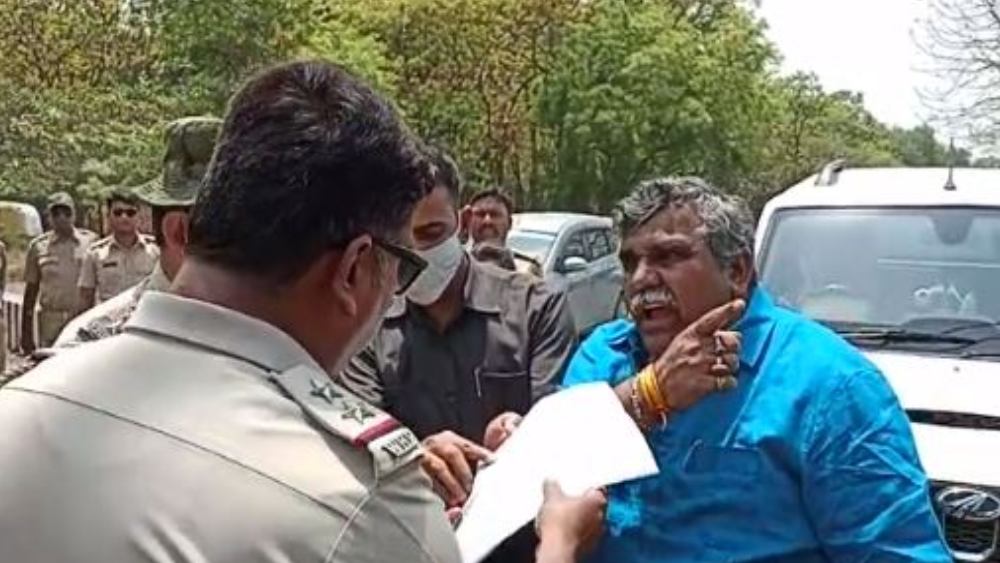 পুলিশের সঙ্গে বচসা জিতেন্দ্র তিওয়ারির।