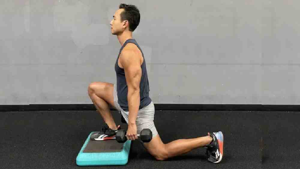 ফ্রন্ট ফুট এলিভেটেড স্প্লিট স্কোয়াট