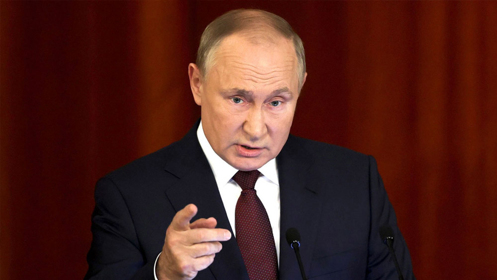 ওই সংবাদমাধ্যমের আরও দাবি, ইউক্রেন আক্রমণের আগে রাশিয়ার গোয়েন্দারা নাকি পুতিনকে বুঝিয়েছিলেন যে, সে দেশের আমজনতা এই অভিযানকে স্বাগত জানাবে।