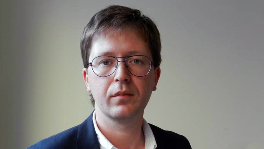 সোলদাতোভ আগেই দাবি করেছিলেন যে রাশিয়ার গোয়েন্দা সংস্থায় কোনও গুপ্তচর রয়েছে কি না, তা তদন্ত করে দেখা হবে। ওই গুপ্তচরই ইউক্রেন হামলার পরিকল্পনা ফাঁস করে দিয়েছে কি না, তা-ও খতিয়ে দেখবে ক্রেমলিন।