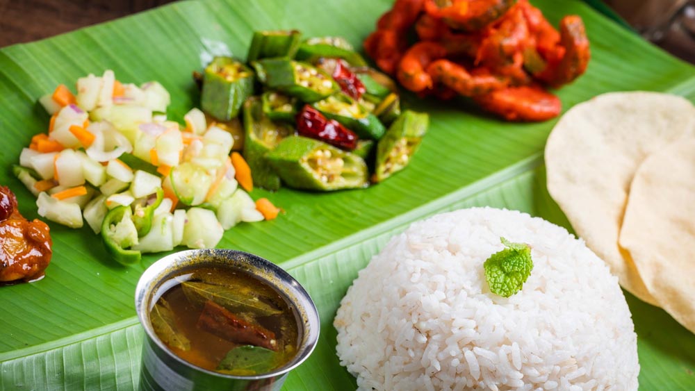 কলাপাতায় ব্যাকটেরিয়া প্রতিরোধী কিছু বিশেষ উপাদানও রয়েছে, যা খাবারে থাকা জীবাণুর বিরুদ্ধে লড়াই করতে পারে।