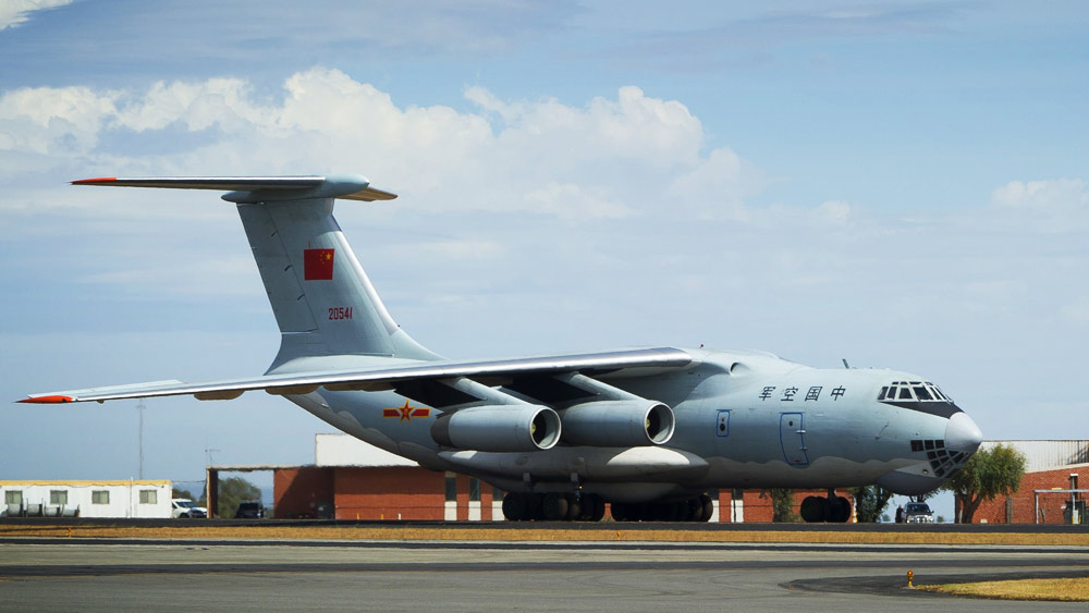 কিন্তু সেই নিষেধাজ্ঞা অমান্য করার পথেই হাঁটল বেলগ্রেড। ইউরোপে প্রথম চিনা অস্ত্র আমদানিকারক দেশ হিসাবে সরকারি ভাবে বেলগ্রেডের নামে সিলমোহর পড়ল।