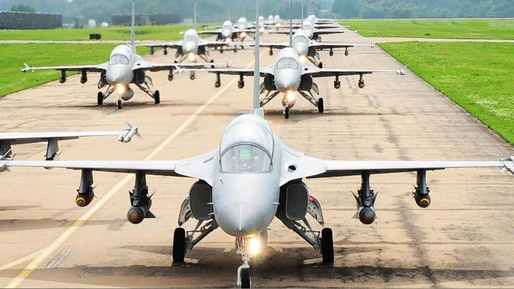  চিনের সাহায্যে সাবেক সোভিয়েত ইউনিয়নের ‘প্রভাব বলয়ে’ থাকা বলকান রাষ্ট্রগুলির সামরিক শক্তিবৃদ্ধি ইউরোপে শান্তি বিঘ্নিত করবে বলে আমেরিকা-সহ গোটা পশ্চিমী দুনিয়ার আশঙ্কা। 