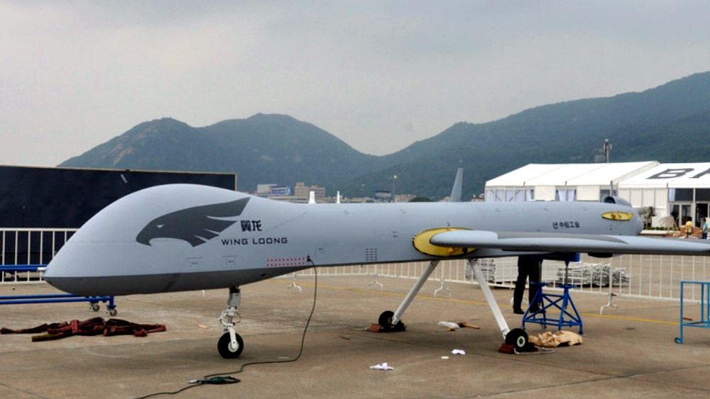 বেলগ্রেডের নিকোলা টেসলা বিমানবন্দরে প্রতিরক্ষা সরঞ্জাম-সহ ওই চিনা বিমানগুলির অবতরণের ছবিও প্রকাশিত হয়েছে সেই খবরে।