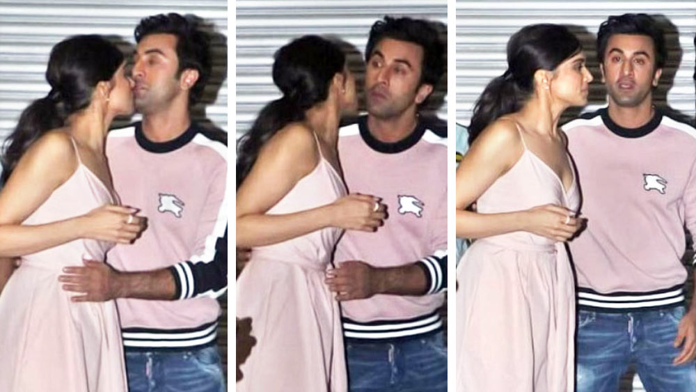 রণবীর-দীপিকার জুটি নিয়ে কম লেখালেখি হয়নি সংবাদমাধ্যমে। করবে না-ই বা কেন? রণবীরের সঙ্গে তাঁর সম্পর্ক নিয়ে লুকোছাপা ছিল না দীপিকার। সকলের চোখের সামনেই ঘোরাফেরা করেছেন। বিমানবন্দরে প্রকাশ্যেই চুম্বনে বেঁধেছেন একে অপরকে।