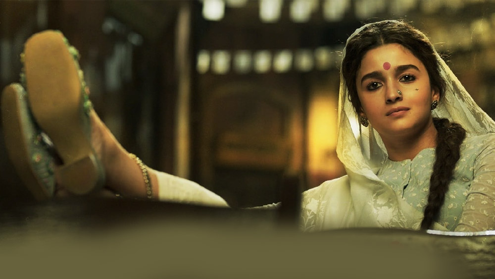 বক্স অফিসে সোনা ফলিয়েছে ‘গঙ্গুবাঈ... ’। মুক্তির দ্বিতীয় সপ্তাহেই ১০০ কোটির ব্যবসা করে ফেলেছে তা। তবে এই প্রথম নয়। বক্স অফিস ইন্ডিয়া নামে একটি ওয়েবসাইটের দাবি, নারীকেন্দ্রিক বিষয়বস্তু নিয়ে দু’টি ১০০ কোটির ছবি উপহার দিয়েছেন আলিয়া।