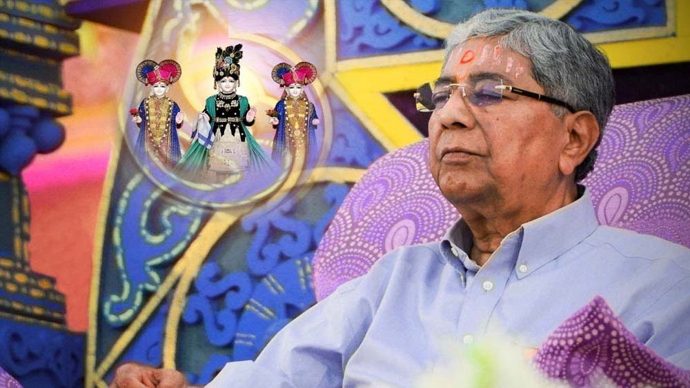 ছাত্রাবস্থায় বাবার মতো স্বামীনারায়ণ ধর্মীয় সম্প্রদায়ের সদস্য হয়েছিলেন মনোজ। মুম্বইয়ে ওই সম্প্রদায়ের অনুপম মিশনের সঙ্গেও যুক্ত ছিলেন।  মিশনের বিশ্বজোড়া কাজকর্মের দেখাশোনার ভার রয়েছে সাহেব’জি নামে পরিচিত এক ব্যক্তির। মনোজের পড়াশোনার খরচ চালাতে সাহেব’জির মিশনের সাহায্যও কাজে এসেছিল বলে দাবি।