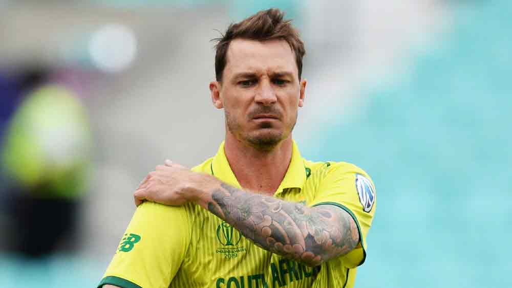 তবে আইপিএলের নিলামে টানা তিন বছর দলই পাননি স্টেন। ২০১৮, ’১৯, এবং ’২০ সালে তাঁকে কেনায় আগ্রহী ছিল না কোনও দল। চলতি বছর সানরাইজার্স হায়দরাবাদের হয়ে জোরে বোলিং কোচের দায়িত্বে রয়েছেন স্টেন।