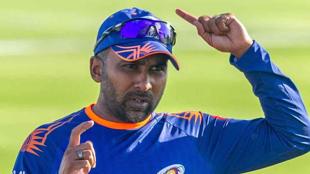 চলতি বছর মুম্বই ইন্ডিয়ান্সের প্রধান কোচের দায়িত্বে সামালাচ্ছেন মাহেলা। তবে ২০১৬ সালে পরিস্থিতি অন্য ছিল। সে বার কোনও দলের মালিকই তাঁর উপর বাজি ধরেননি।