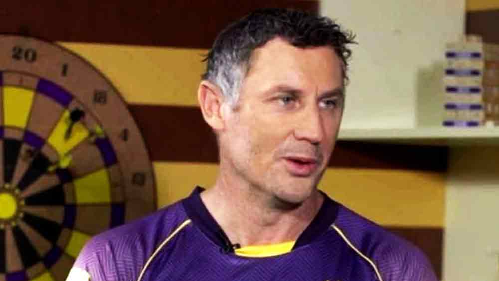 তবে ২০১৫ সালের নিলামে হতাশ হয়েছিলেন হাসি। সে বার কোনও দল জোটেনি তাঁর। যদিও চলতি বছরে কেকেআরের কোচিং দলে রয়েছেন হাসি।