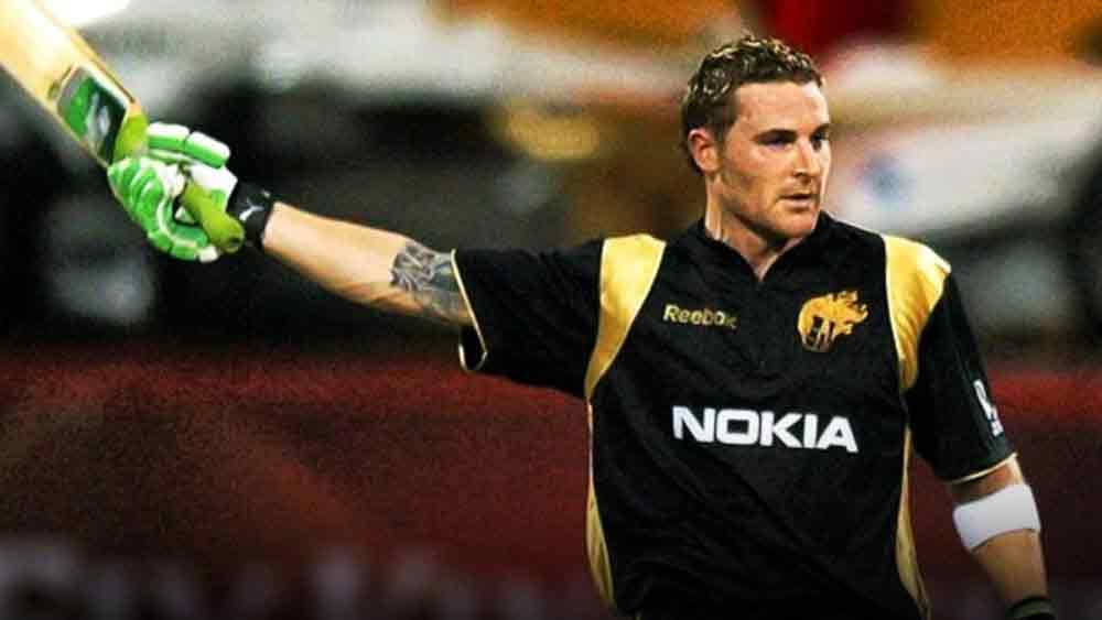 ব্রেন্ডন ম্যাকালামের ঝোড়ো ইনিংস দিয়ে প্রথম আইপিলে অভিযান শুরু করেছিল কেকেআর। ৭৩ বলে ১৫৮ রানের অপরাজিত সেই ইনিংস আজও মনে রেখেছেন অনেকে। ২০০৮ সালের সেই ম্যাচে ১৪০ রানের বেঙ্গালুরুকে ধরাশায়ী করেছিল সৌরভ গঙ্গোপাধ্যায়ের কলকাতা।