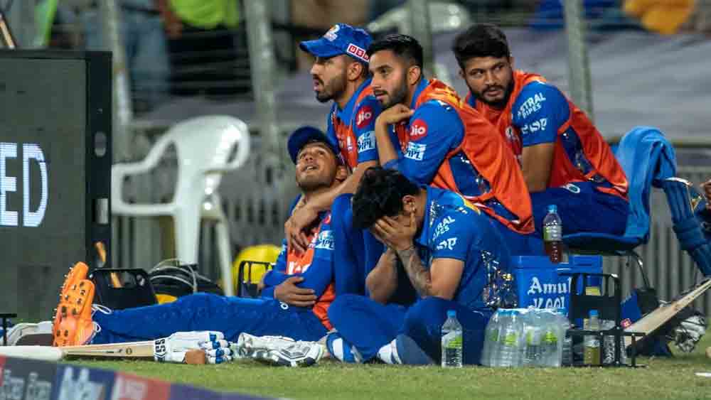 কারওর উপস্থিতিই তাদের চাগিয়ে তুলতে পারছেন না তরুণ ক্রিকেটারদের