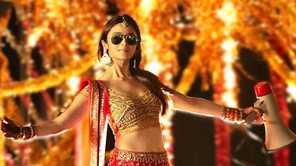 ‘হাম্পটি শর্মা কি দুলহনিয়া’ ছবির দৃশ্যে আলিয়া।