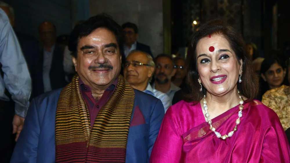 চতুর্থ যে ব্যক্তি নিজের স্ত্রীকে অন্য মহিলার জন্য ঠকিয়েছিলেন, তিনি আর কেউ নন বর্ষীয়ান অভিনেতা শত্রুঘ্ন সিন্‌হা। তবে এক বার নয়, দু’ দু’ বার নিজের স্ত্রী পুনম সিন্‌হাকে ঠকিয়েছিলেন তিনি। শুধু তাই নয়, স্ত্রীর কাছে হাতে নাতে ধরাও পড়েন। 