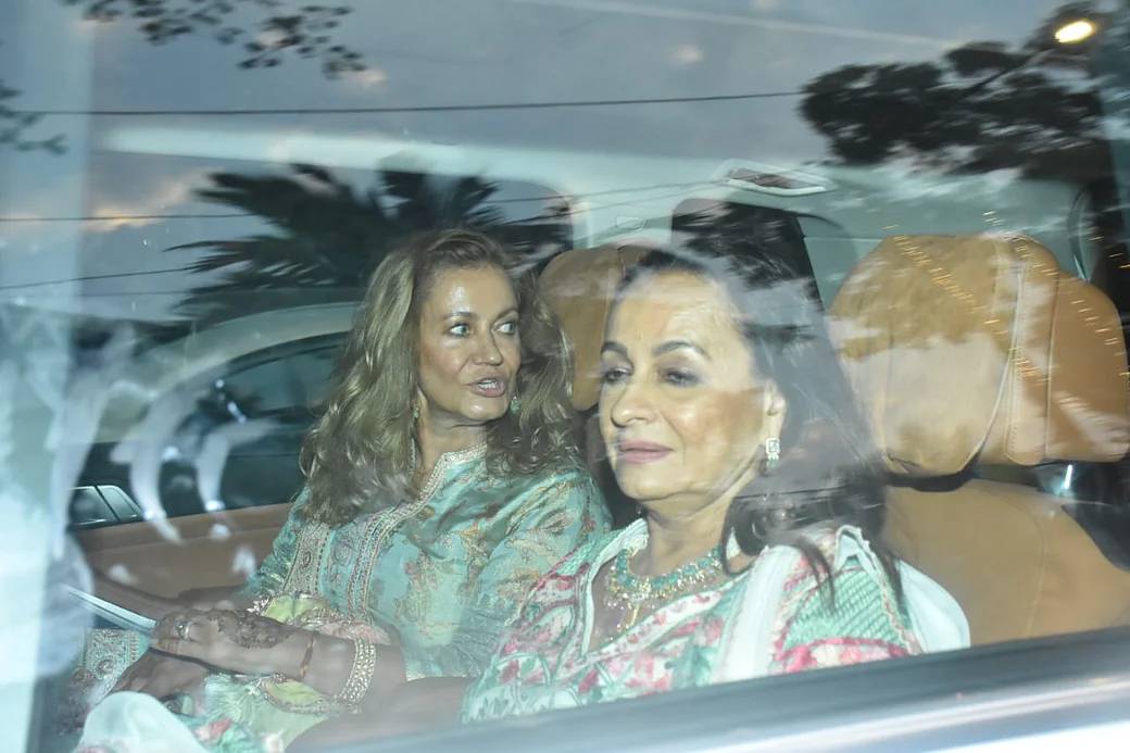 মেহেন্দি অনুষ্ঠানে এসছিলেন সোনি রাজদানও।  