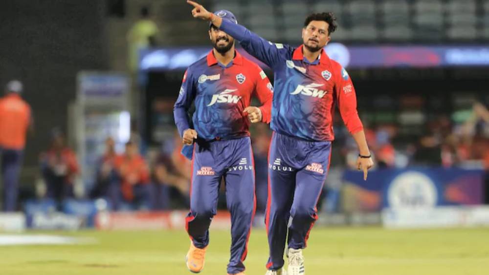এই তালিকায় রয়েছেন দিল্লি ক্যাপিটালসের কুলদীপ যাদব। কলকাতায় থাকার সময় গত কয়েক মরসুম বেঞ্চেই বসে থাকত হত এই স্পিনারকে। তবে এ বার দিল্লির হয়ে প্রথম ম্যাচ থেকেই খেলছেন। বল হাতে উইকেট তোলার পাশাপাশি ক্যাচেও নজর কেড়েছেন কুলদীপ।