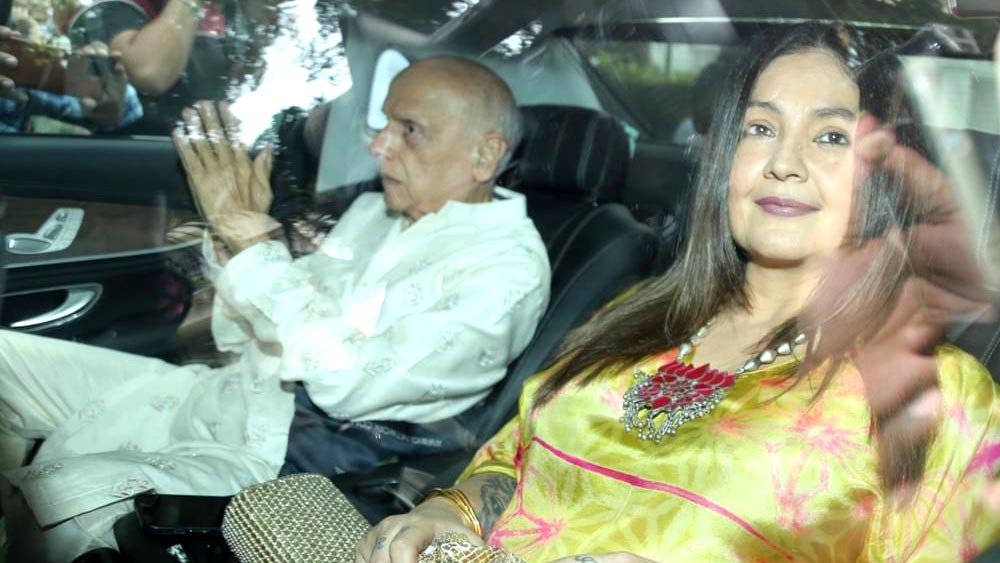  মেহেন্দি অনুষ্ঠানে হাজির ছিলেন মহেশ ভট্টও।