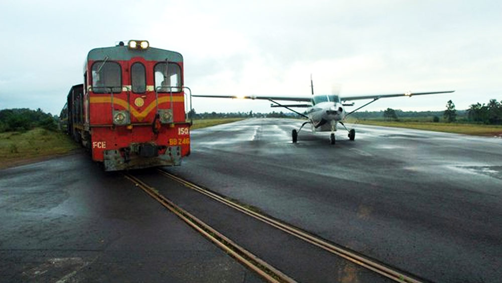  ট্রেনের সময়সূচি অনুযায়ী গিসবোর্ন বিমানবন্দরের রানওয়েতে বিমান অবতরণের সময়সূচি তৈরি করা হয়। 