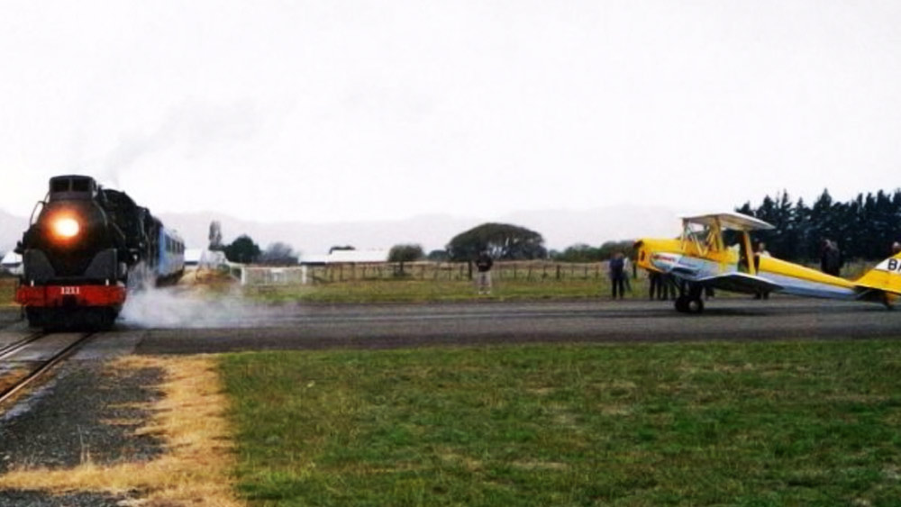 বার্ষিক প্রায় ৬০ টি আঞ্চলিক বিমান ওঠানামা করে এবং প্রায় ১৫ লক্ষ যাত্রী যাতায়াত করেন এই বিমানবন্দরে৷ 