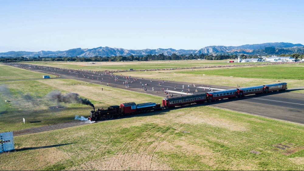 আশার কথা এই, কড়া নজরদারি এবং উন্নত নিরাপত্তা ব্যবস্থার জন্য এখনও পর্যন্ত পামারস্টন উত্তর-গিসবোর্ন রেল লাইন দুর্ভাগ্যজনক কোন ঘটনা ঘটেনি৷ 