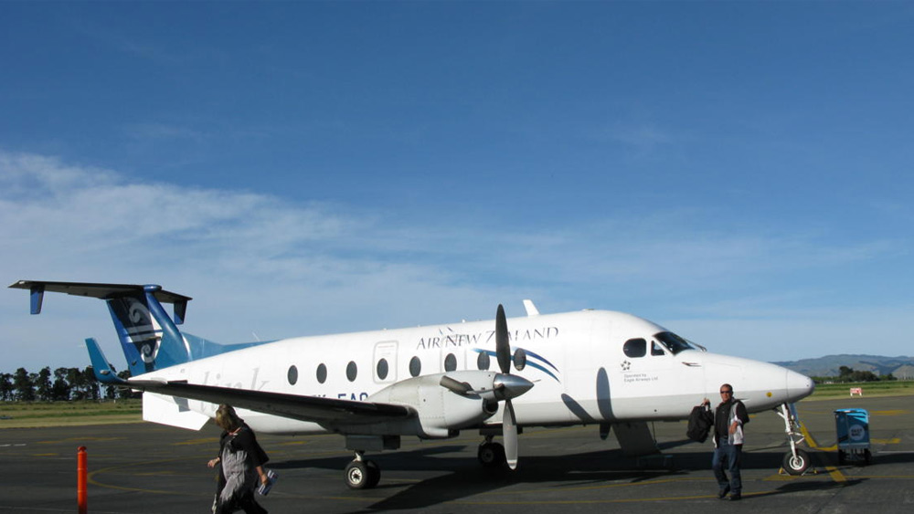 এই মুহূর্তে, গিসবোর্ন বিমানবন্দরটি শুধুমাত্র আঞ্চলিক বিমানের ওঠানামার জন্য ব্যবহৃত হয়।  