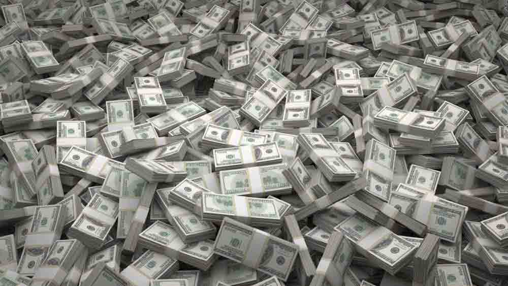 এলমারের মৃতদেহ নিয়ে ৬৬ বছর ধরে লক্ষ লক্ষ টাকা আয় করেন অনেক মানুষই।