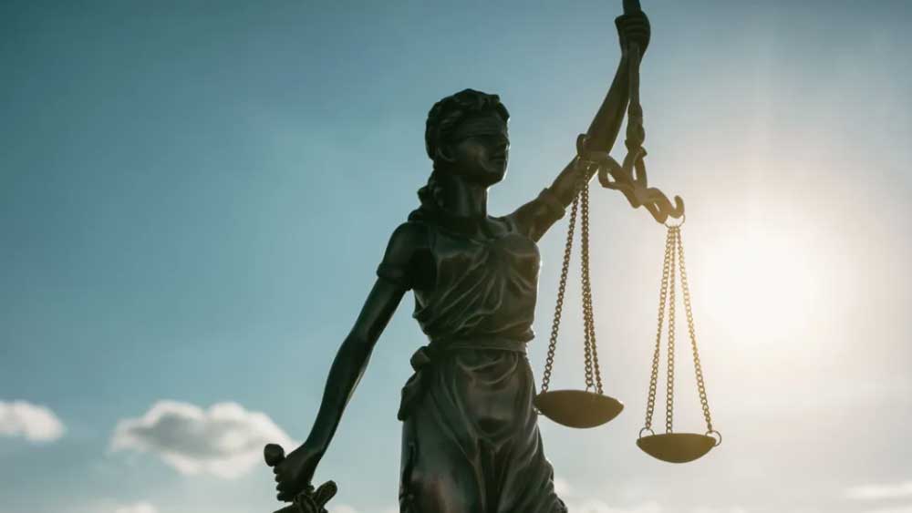 শগুফ্‌তা বলেন, ‘‘২০০৬ সালে (ঢাকার) ব্র্যাক বিশ্ববিদ্যালয়ের আইন বিভাগে আমাকে ভর্তি করিয়ে দিয়েছিলেন বাবা। যদিও আইনজীবী হওয়ার ইচ্ছে ছিল না। আইন নিয়ে পড়াশোনা করলে শিক্ষকতা করা বা আন্তর্জাতিক সংস্থায় কাজের সুযোগও থাকে। আইনি পরামর্শদাতার কাজও করা যায়। আমি সব সময় কোর্টের বাইরে কাজ করতে চেয়েছিলাম।’’