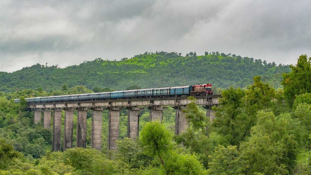 মারগাঁও থেকে মুম্বই