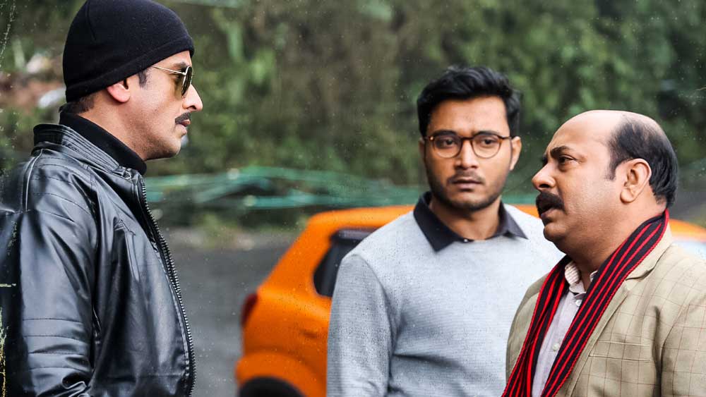সিরিজের তুলনায় ছবির গল্প আরও টানটান, রহস্য-রোমাঞ্চ আরও বেশি।