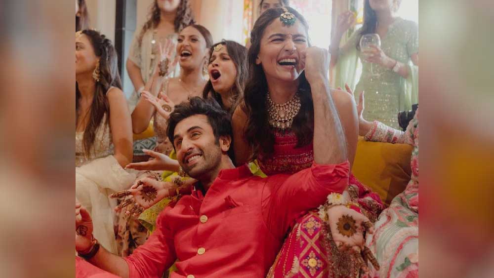 মেহেন্দির অনুষ্ঠানে রণবীর-আলিয়া।