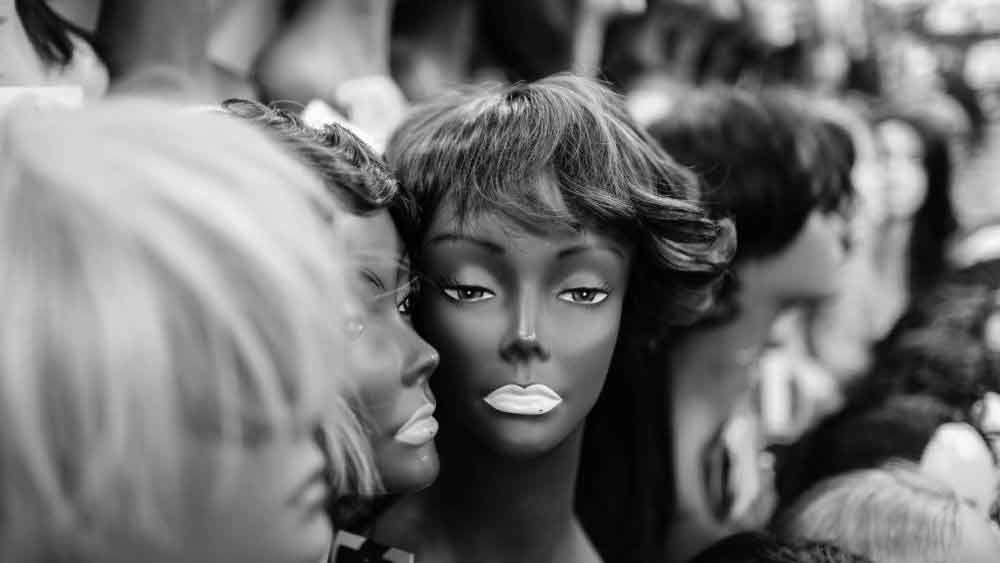 হাইস্কুলে পড়ার সময় রাষ্ট্রের নির্দেশ অনুযায়ী নিজের চুল ছাঁটাতে বাধ্য হয়েছিলেন চ্যাং। তিনি জানিয়েছেন, মনে হয়েছিল যেন একটি অঙ্গহানি হল! তবে দেশের আধুনিকীকরণে সে ত্যাগও মাথায় পেতে নিয়েছিলেন বহু মহিলা।