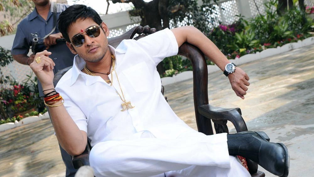 ২০১১ সালে মহেশের ‘দোকুদু’ প্রথম তেলুগু ছবি, যা একই সঙ্গে বিশ্বের বিভিন্ন দেশে মুক্তি পায়। উত্তর, পূর্ব এবং পশ্চিম ভারতের ২১টি শহরে ছবিটি প্রদর্শিত হয়েছিল। সে সময় প্রথম তেলুগুভাষী চলচ্চিত্র হিসেবে ‘দোকুদু’ ১০০ কোটি টাকা আয় করে।