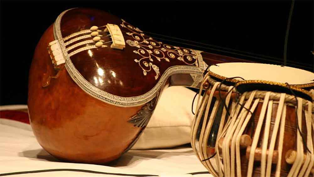 ছোটবেলায় মায়ের কাছেই নাচগানের তালিম নিয়েছিলেন জুবেইদা। তবে তা পছন্দ ছিল না কাসেমভাইয়ের। কম বয়সেই মেয়ের বিয়ে দেন তিনি। এ সবই দেশভাগের আগেকার কথা। জুবেইদার প্রথম স্বামীর সম্পর্কে বিশেষ কিছু জানা যায় না। তবে তাঁর সেই বিয়ে বেশি দিন টেকেনি।