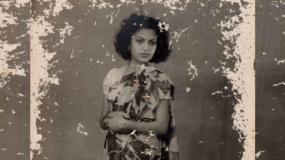 দেশভাগের পর তাঁদের একমাত্র সন্তান খালেদ মহম্মদকে নিয়ে মায়ের সঙ্গে থাকতে শুরু করেছিলেন জুবেইদা। সে সময়ই গানে ডুবে থাকতে শুরু করেন। মায়ের পাশে বসে গান গেয়ে রোজগারও শুরু হয়েছিল তাঁর।