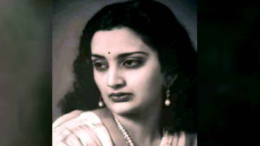 হিন্দি সিনেমার সঙ্গে জুবেইদার কি একেবারেই কোনও সম্পর্ক ছিল না? এ নিয়ে অবশ্য জোর তর্ক রয়েছে। চল্লিশের দশকে তিনি অভিনয় করেছেন। এমনকি নেপথ্য গায়িকা ছিলেন বলে দাবি অনেকের। তবে জুবেইদার অভিনীত কোনও হিন্দি ছবি বা তাতে তাঁর গান গাওয়ার বিষয়ে তথ্যপ্রমাণ পাওয়া যায়নি। অনেকের দাবি, তিনি হয়তো সিনেমার কোরাসের অঙ্গ ছিলেন। অথবা ‘আইটেম গানে’ দেখা দিয়েছিলেন।