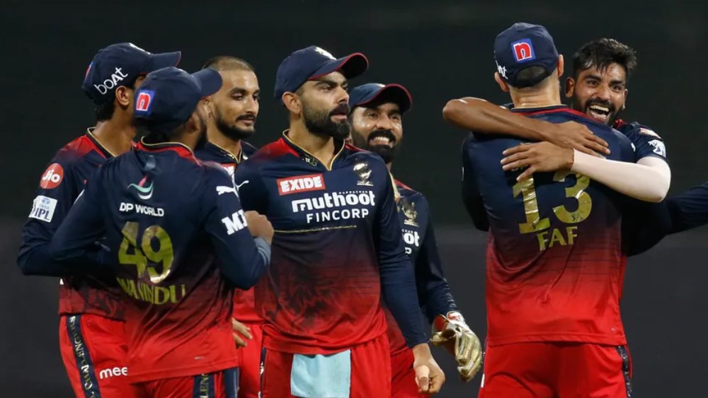 ম্যাক্সওয়েল-কার্তিকের দাপটে হার পন্থদের, জয়ে ফিরলেন কোহলীরা