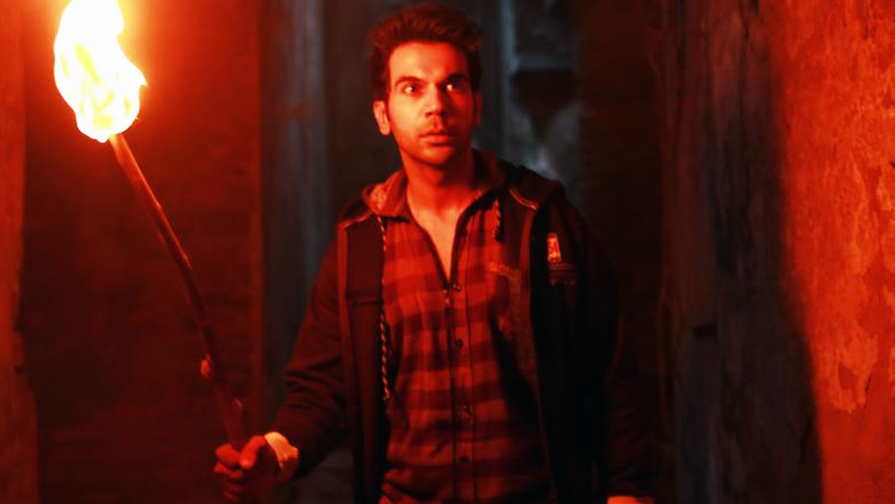 রাজকুমার বলেন, ‘‘শ্যুটিংয়ের আগে আমাদের সাফ বলে দেওয়া হয়েছিল, সুগন্ধি মাখবেন না। মেয়েরা যেন চুল খুলে না রাখেন। এবং অবশ্যই একা বাইরে যাবেন না। আমরা রাত ৩টে পর্যন্ত ‘স্ত্রী’-র শ্যুটিং করতাম। এক বার আমাদের দলের লাইট বয় প্রায় ২০-৩০ ফুট উঁচুতে বসেছিল। আচমকা সেখান থেকে পড়ে যায় সে। এর পর চিৎকার করতে থাকে, ‘আমাকে কেউ ঠেলে ফেলে দিয়েছে।’ প়ড়ে গিয়ে এতটাই চোট পায় যে ওকে তিন-চার দিন হাসপাতালে থাকতে হয়েছিল। ওই ঘটনায় সকলেই ভয়ে সিঁটিয়ে গিয়েছিলাম।’’