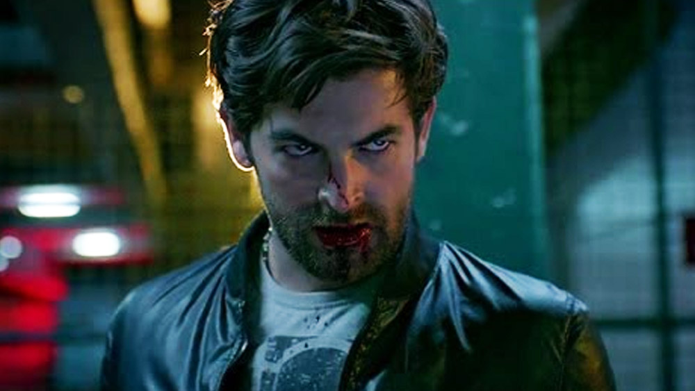 কী হয়েছিল? সে দিনের কথা জানিয়েছেন নীল নীতিন। তিনি বলেন, ‘‘এমন এক লোকেশনে ‘থ্রি-জি’র শ্যুটিং করছিলাম, যে জায়গাটা ভুতুড়ে বলে মনে করা হয়। এক বার শ্যুটিং চলাকালীন আমাদের লাইট বয় ছুটতে ছুটতে এসে বলেন যে তাঁর পাশে নাকি কেউ দাঁড়িয়ে... এমনকি, তাঁর ভিতর দিয়ে কেউ যেন চলে গেল। প্রথমটায় ভাবলাম, মজা করছেন। তবে তিনি থরথর করে কাঁপছিলেন।’’