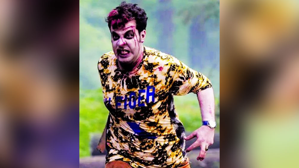 বরুণ বলেন, ‘‘ছোটবেলায় মানালিতে বেড়ানোর সময় সে অভিজ্ঞতা হয়েছিল। আমরা সকলে গাড়িতে বেরিয়েছি। কুয়াশায় ঢাকা পড়েছে রাস্তা। আমি গাড়ির ড্রাইভারের পাশে বসেছিলাম। হঠাৎ দেখি রাস্তার উপরে যেন একটা মানুষে মূর্তি। তবে মুহূর্তের মধ্যে তা গায়েব! হাত-পা ঠান্ডা হয়ে গিয়েছিল। আমি কি কল্পনা করছি না সত্যিই কেউ ছিল? আজ পর্যন্ত তা বুঝে উঠতে পারিনি। এমন মনে হয় যেন গত কালই এমনটা হয়েছে। এখনও ভয়ে কেঁপে উঠি।’’