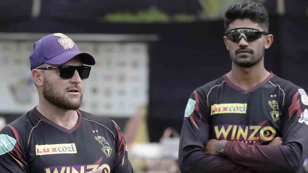 আমন খান: হায়দরাবাদের বিরুদ্ধে মাত্র এক ওভার বল করানো হয় তাঁকে। রাজস্থানের বিরুদ্ধে সোমবার তাই আরও একটা সুযোগ পেতেই পারেন তিনি। ঘরোয়া ক্রিকেটে ব্যাট হাতে স্ট্রাইক রেটও বেশ ভাল তাঁর।