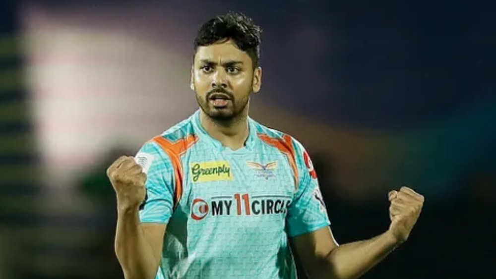 লখনউয়ের আবেশ খান হঠাৎ করেই তালিকায় তিনে উঠে এসেছেন। তিনি ছয় ম্যাচে ১১ উইকেট নিয়েছেন। ইকনমি রেট ৮.২৯।