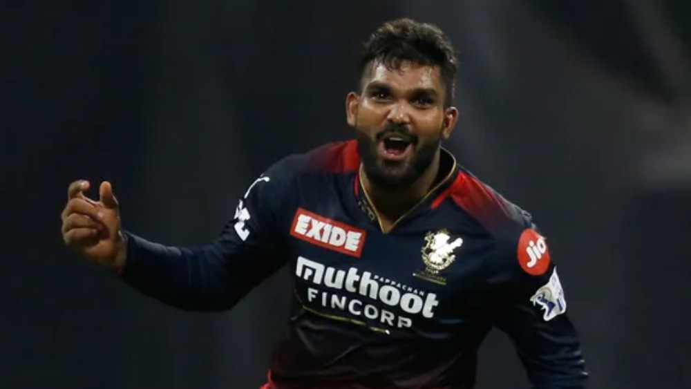 বেঙ্গালুরুর ওয়ানিন্দু হাসরঙ্গ ধারাবাহিক ভাবে ভাল বল করে চলেছেন। প্রতি ম্যাচেই দলকে সাফল্য দিচ্ছেন। তাঁর ১১ উইকেট রয়েছে ছয় ম্যাচে।