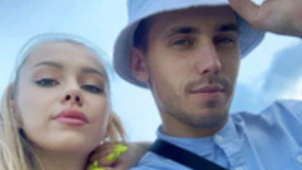 নেটমাধ্যমে রোমানের অ্যাকাউন্টটি ‘প্রাইভেট’ করা রয়েছে। তবে অ্যালেক্সি জাভরুশভ নামে তাঁর এক বন্ধুর সঙ্গে রোমানের ছবি খুঁজে পেয়েছেন বলে দাবি সাংবাদিকদের। ওই দু’জনই ২০১৬ সালের যুদ্ধে অংশগ্রহণ করেছেন বলেও দাবি।