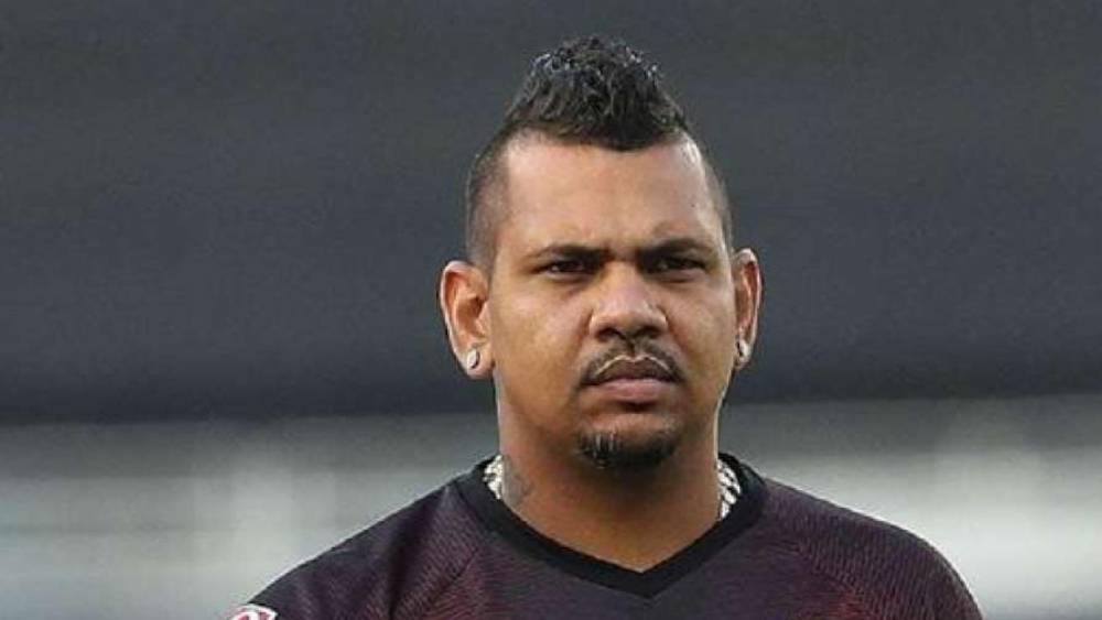 তবে অনেক ক্যারিবীয় তারকা রয়েছেন যাঁরা এই কাজ করেননি। কায়রন পোলার্ড, সুনীল নারাইন, ওডিন স্মিথ, জেসন হোল্ডারদের চুলে কোনও রঙ দেখা যায়নি।    