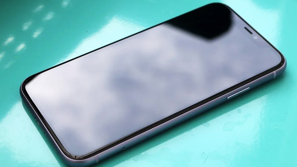 ব্রিটেনে প্রায় ৫০ লক্ষ মানুষ তাঁদের পুরনো ফোন ফেলে দেওয়ার কথা স্বীকার করেছেন। ফলস্বরূপ এই স্মার্টফোনগুলি থেকে বিষাক্ত রাসায়নিক বেরিয়ে তা পরিবেশকে দূষিত করে। 