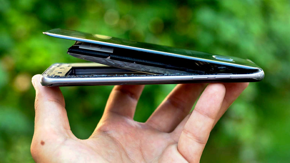 এ ছাড়াও এই বাতিল স্মার্টফোনগুলি পুনর্ব্যবহারযোগ্য করে তুললে প্রচুর পরিমাণ খনিজ আকরিক এবং জলের অপব্যবহার কমবে। এর ফলে প্রকৃতির ভালই হবে বলেও মত বিশেষজ্ঞদের।