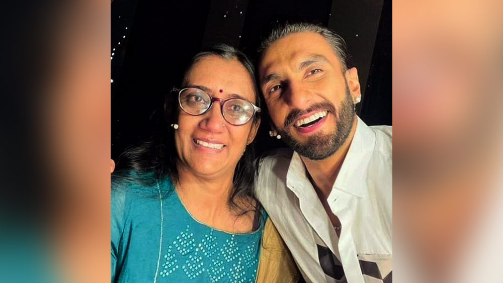 নিজের মহল্লা ছাড়িয়ে ইন্দুবেনের নাম ছড়িয়েছে বৃহত্তর পরিসরে। ফেব্রুয়ারিতে তাঁকে রিয়্যালিটি শোয়ের অতিথি হিসাবে ডেকেছিলেন রণবীর সিংহ। বলিউড অভিনেতার পাশে বসে ‘দ্য বিগ পিকচার’-এ নিজের ঘুরে দাঁড়ানোর কথা শুনিয়েছেন ইন্দুবেন।