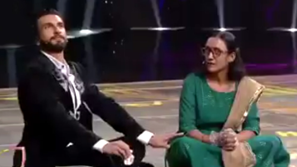 ইন্দুবেনের তৈরি সিম্বা বড়া-পাওয়ের চাহিদা সবচেয়ে বেশি। রণবীর নিজেই বড়া-পাওয়ের ওই নাম দিয়েছেন। সেই বড়া-পাওয়ের ভক্ত রাজকুমার পটেল বলেন, ‘‘রণবীর স্পেশালের কথা শুনেই ছুটে এসেছি। এখানকার খাবারের স্বাদ একেবারেই আলাদা।’’